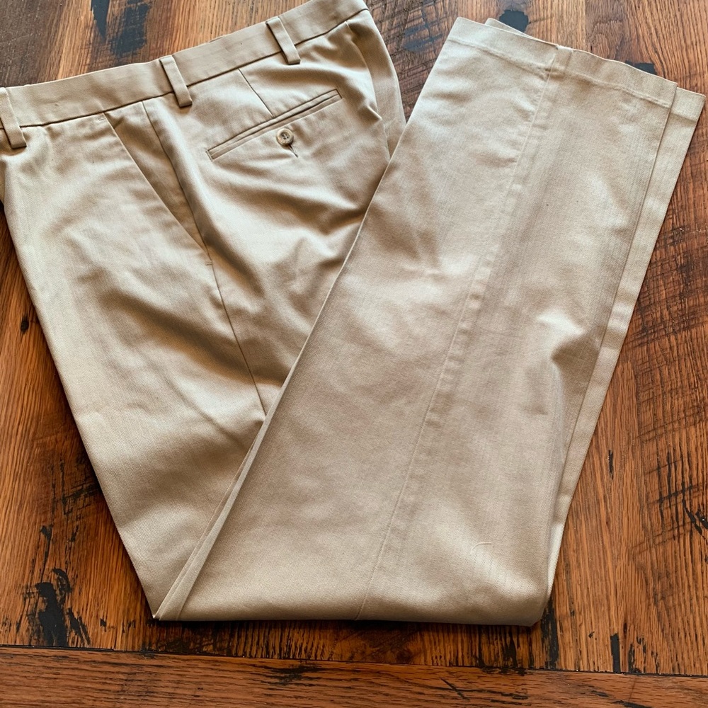 Men’s Dockers D2 Khaki Pants 32 x 34